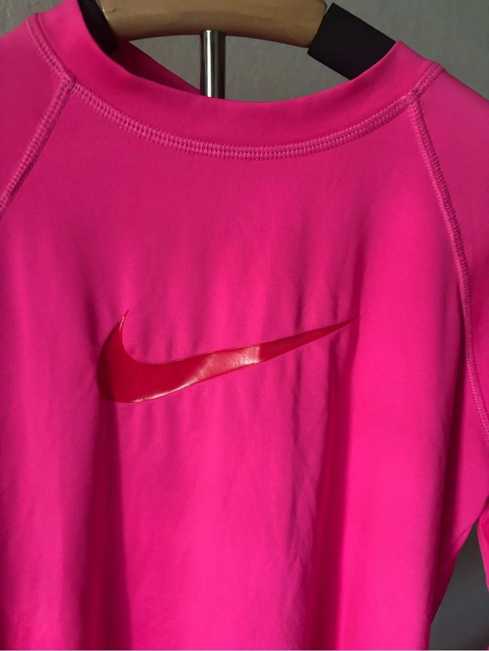 Nike Dri-FIT UPF Rash Guard Hot Pink Summer Beach Swim Surf Shirt Womens Medium - Picture 2 of 6